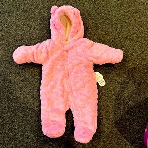 New super soft, pink winter suit for girls. 3-6 months.